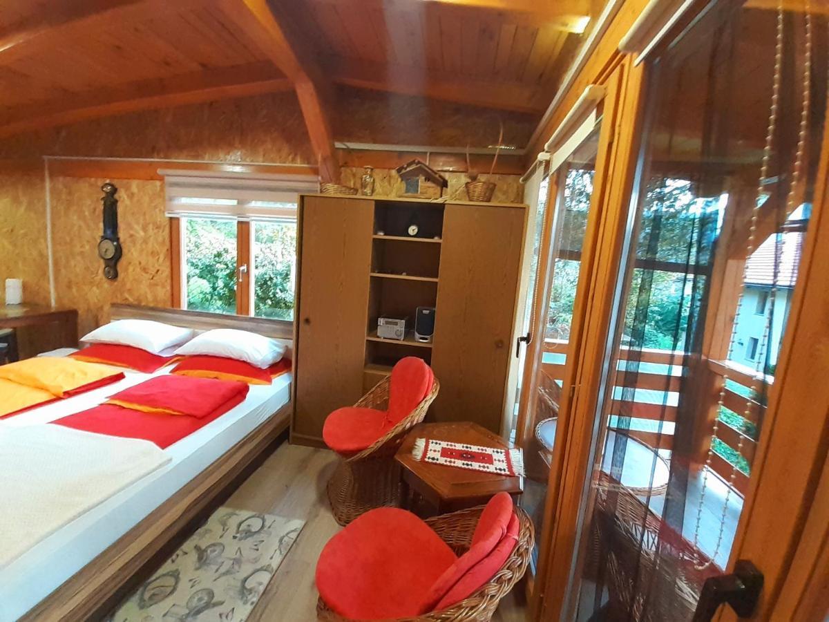 Obiteljski Apartman Borovi Visoko Extérieur photo