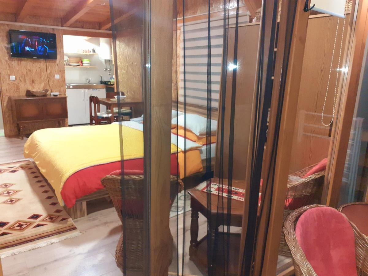 Obiteljski Apartman Borovi Visoko Extérieur photo