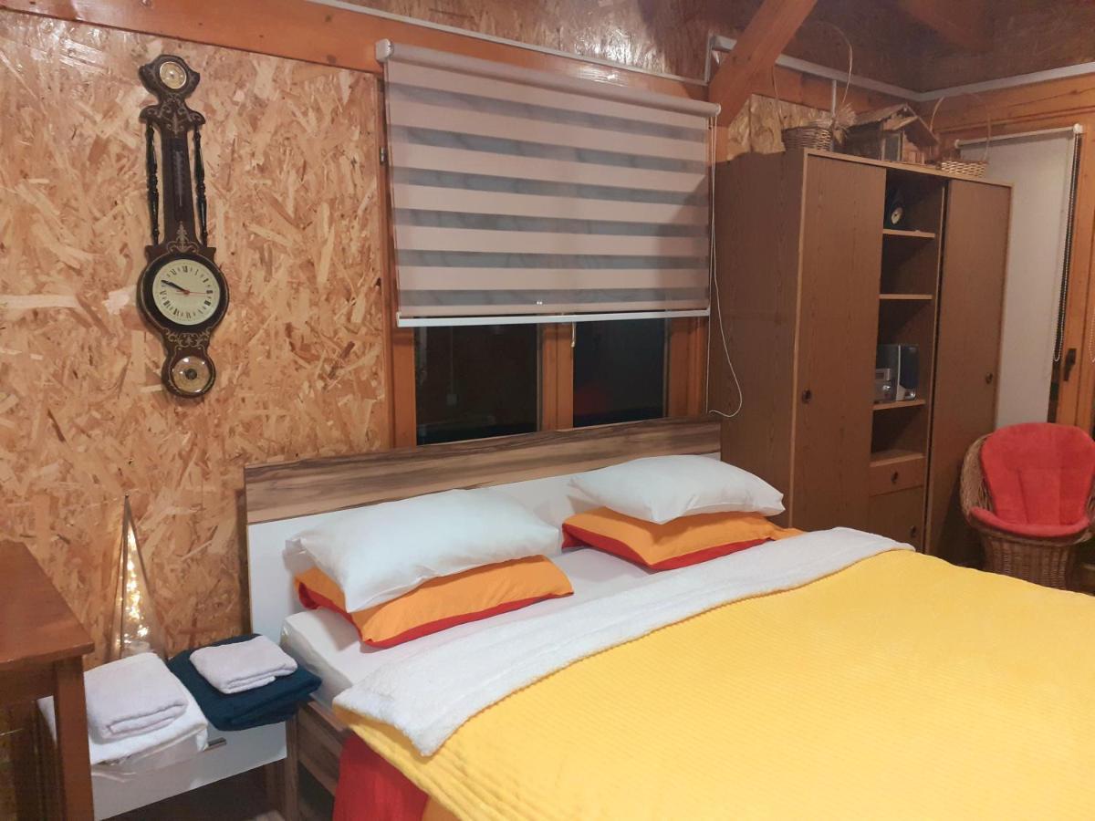 Obiteljski Apartman Borovi Visoko Extérieur photo