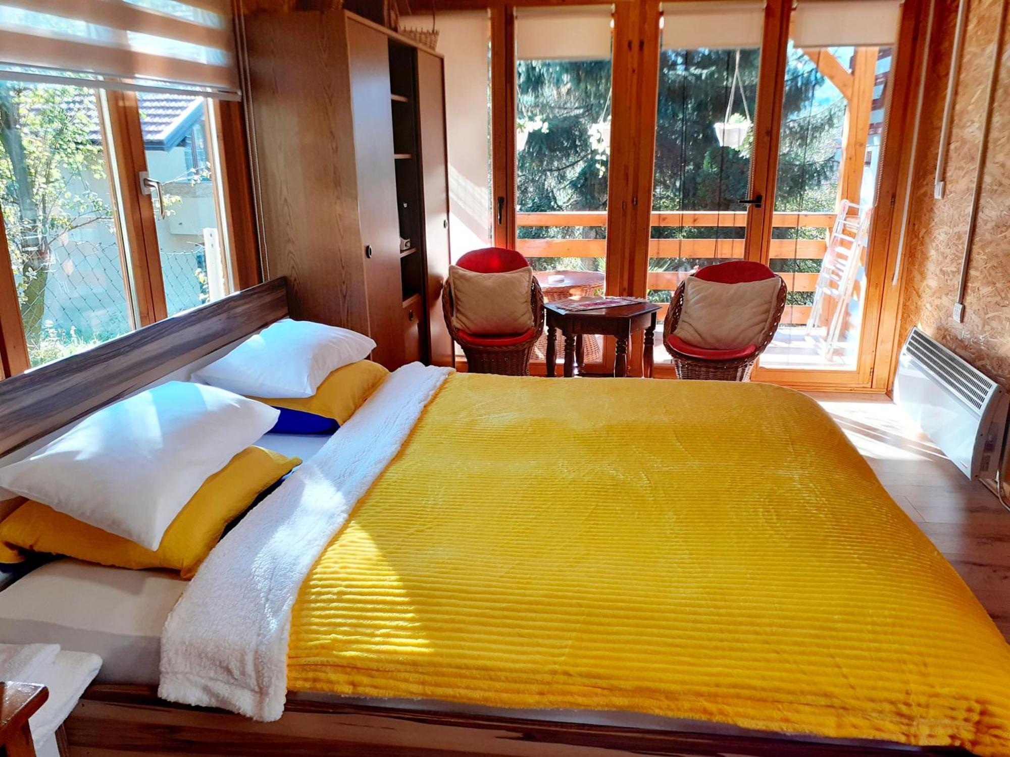 Obiteljski Apartman Borovi Visoko Extérieur photo