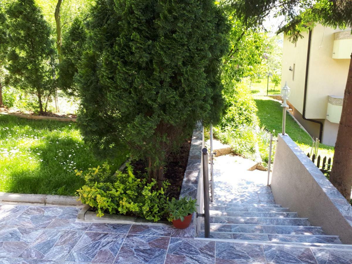 Obiteljski Apartman Borovi Visoko Extérieur photo