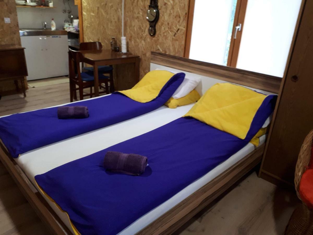 Obiteljski Apartman Borovi Visoko Extérieur photo